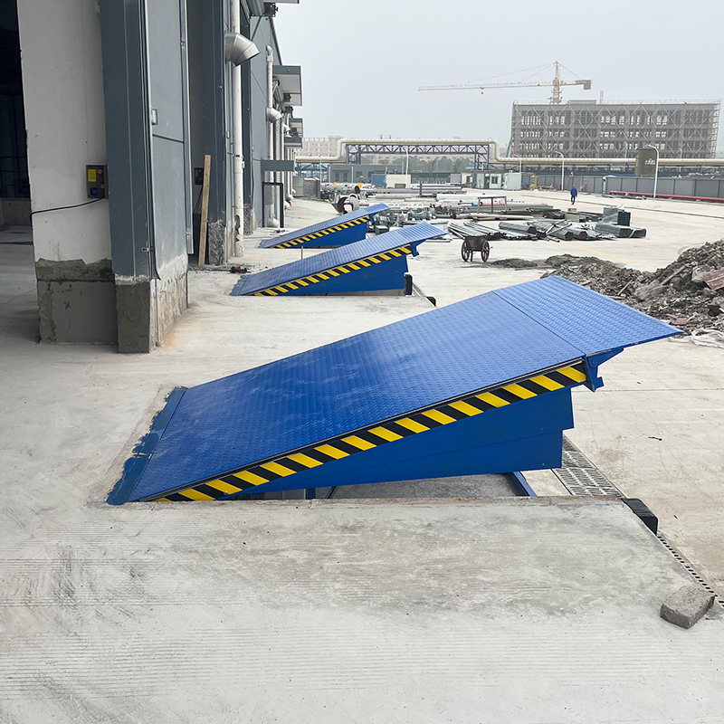 Industrial Dock Leveler with Anti-Slip Lip Plate for Safe Loading Bays