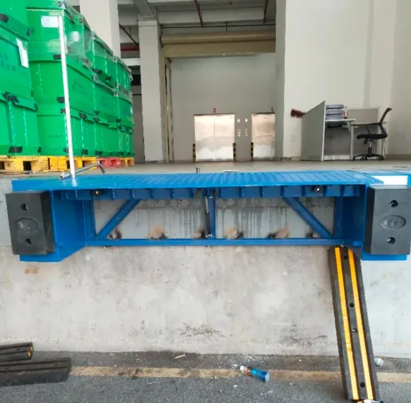 Heavy-Duty Edge Dock Leveler 6
