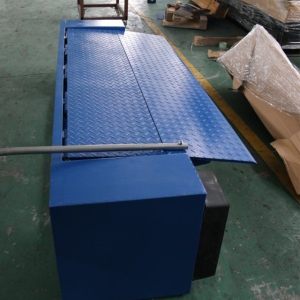 Stationary Fixed Mechanical Edge Dock Leveler for Loading Bay in Warehouse