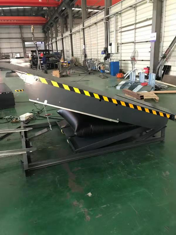 Swinging Lip Adjustable Loading Bay Truck Container Bridge Dock Lift Telescoping Leveler Ramp Lifting Equipment