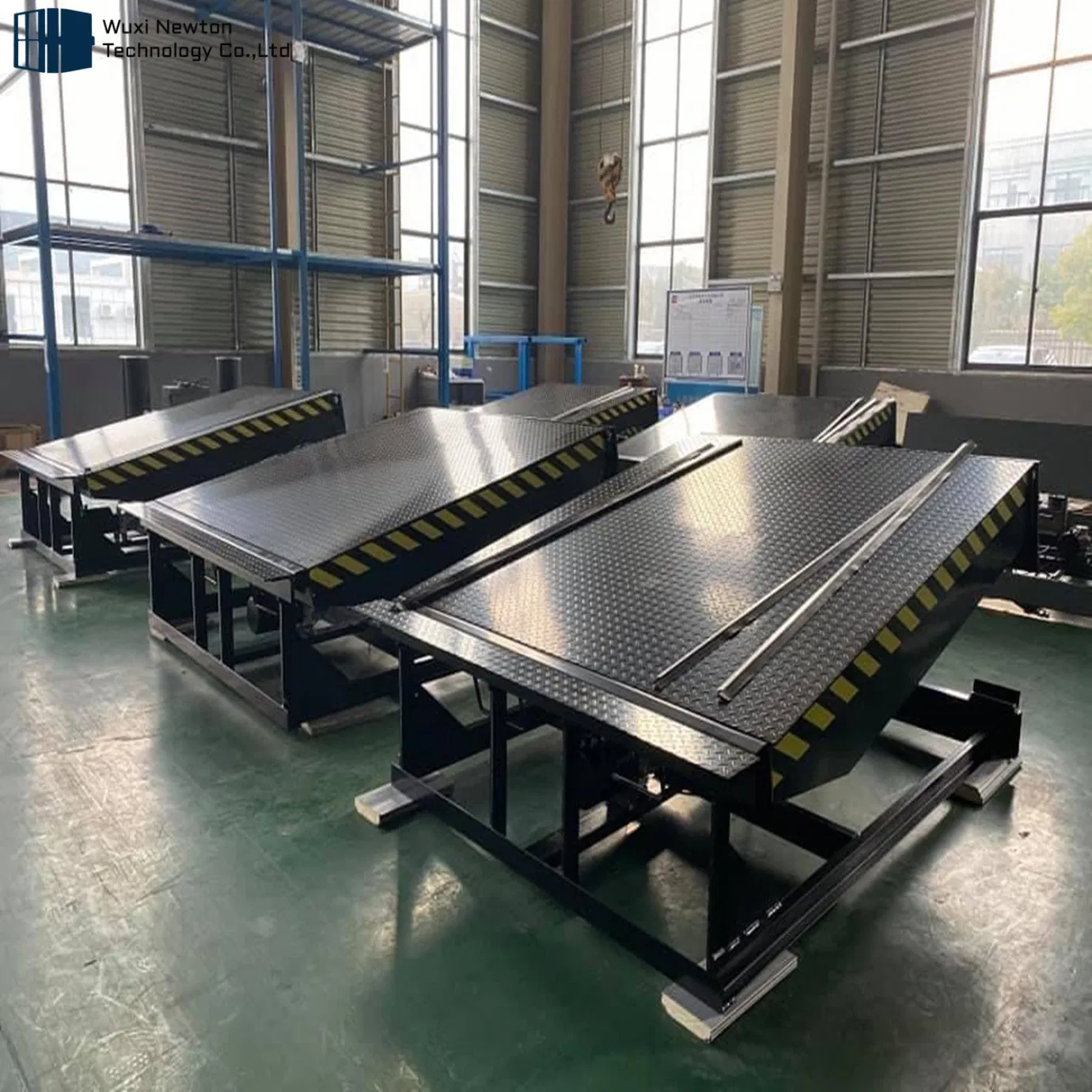 Efficient Loading and Unloading Automatic Swing Lip Dock Leveler for Industrial Places