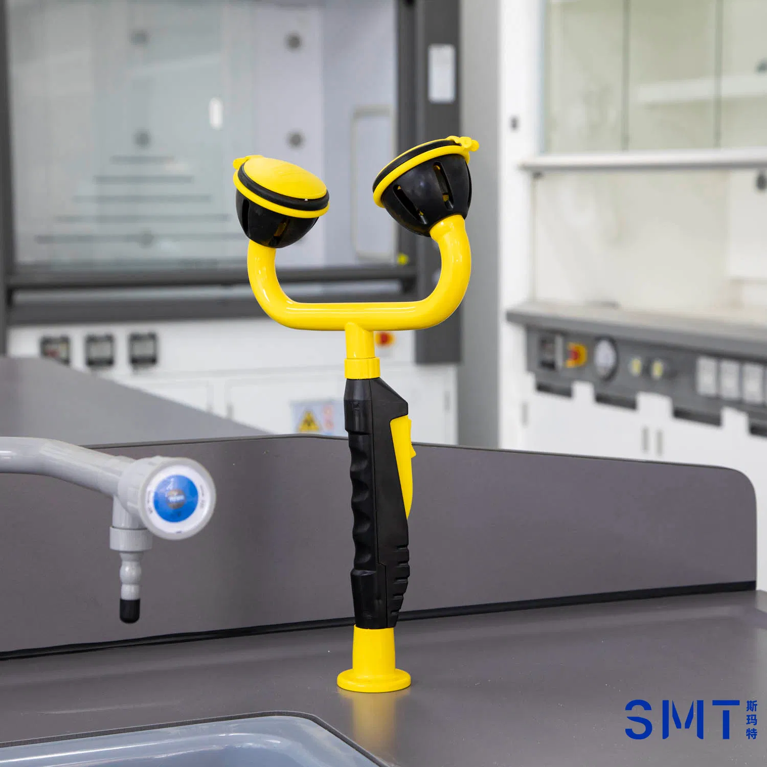 Premium Dual Head Eyewash Station Solutions by SMT Brand China