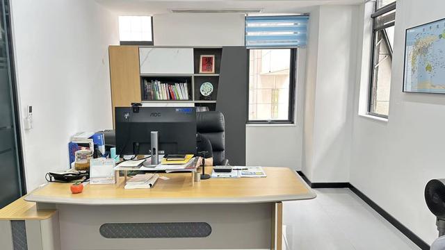 Loading platform and dock leveler system for distribution center