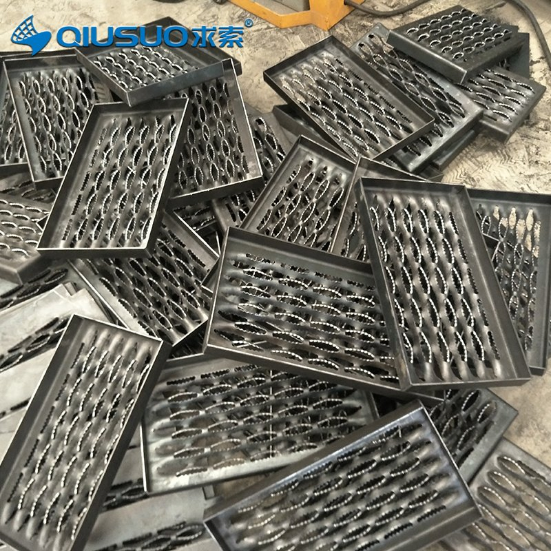 Durable Aluminum Grip Strut for Marine Dock Platforms