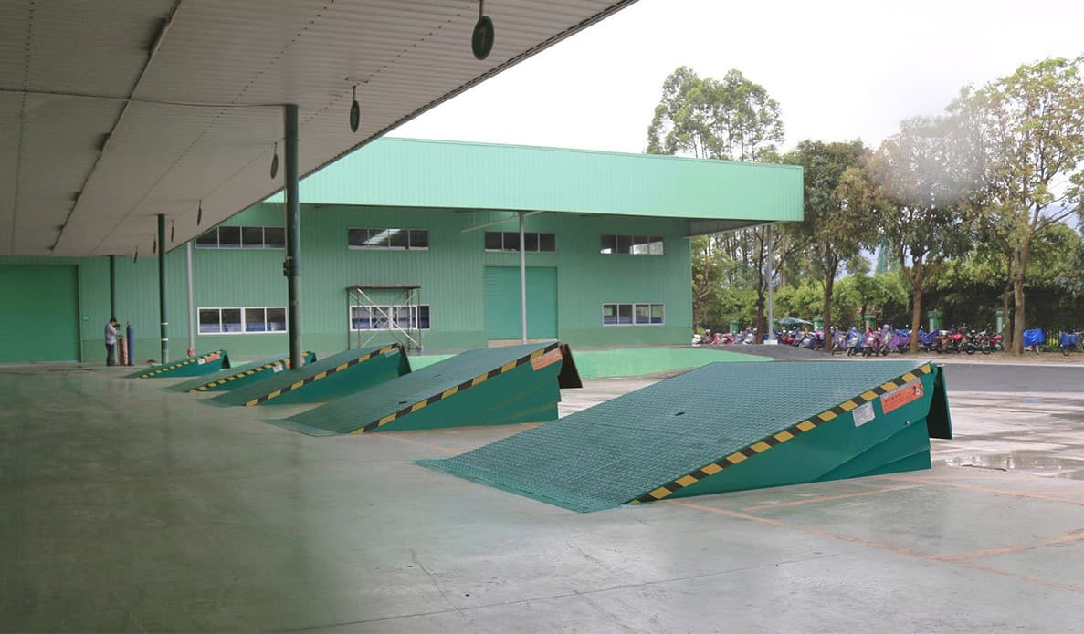 Cold Storage -40° C Rated Dock Leveler with Thermal Insulation Layer