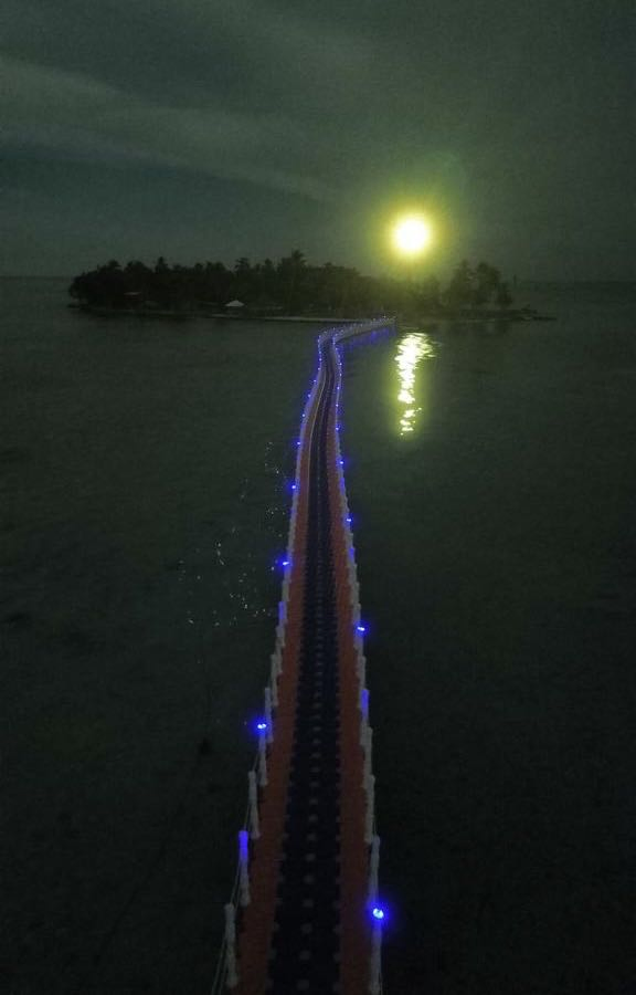 Floating Platform with Colorful Plastic Cube Floating Dock