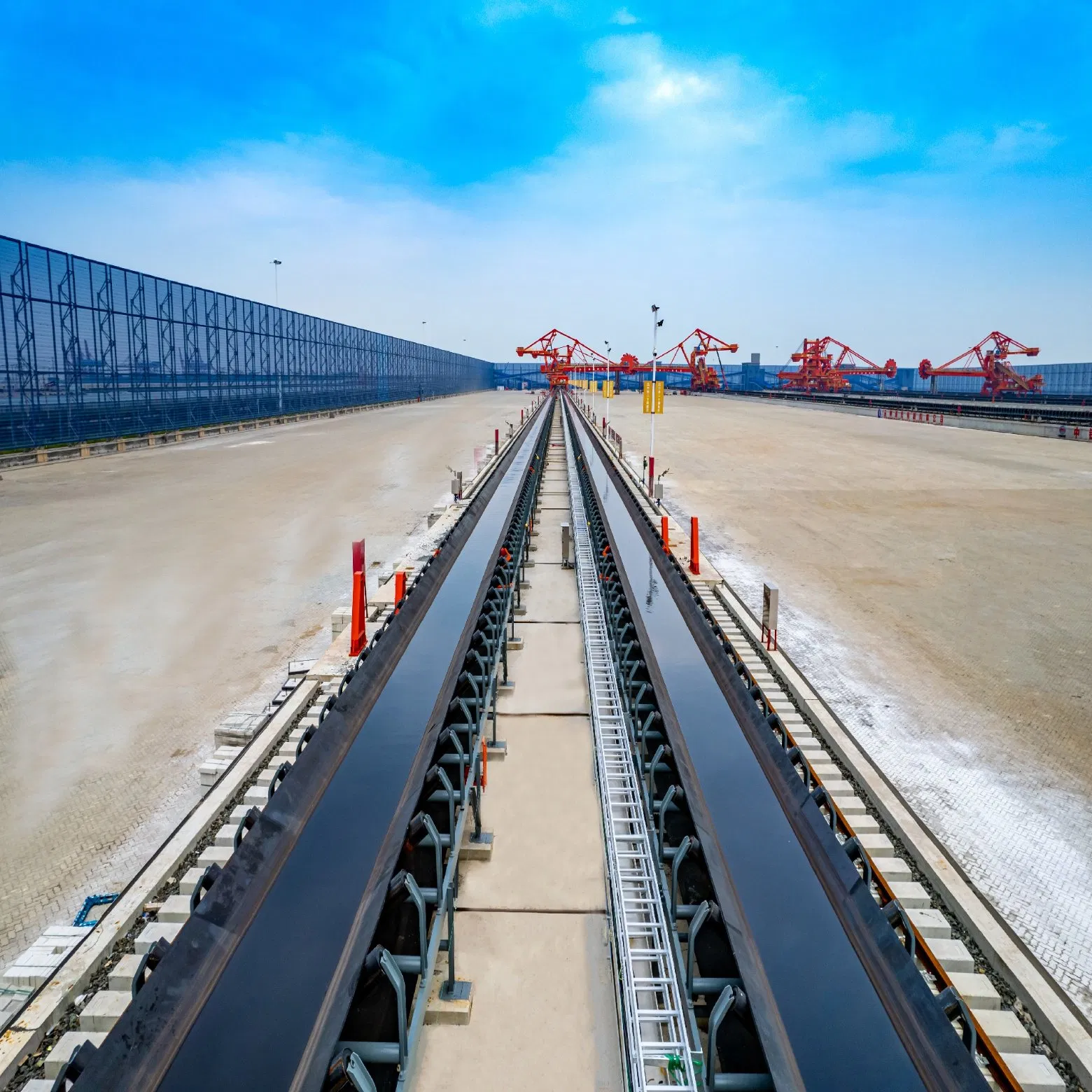 Durable Industrial Conveyor Belt System for Heavy-Duty Applications