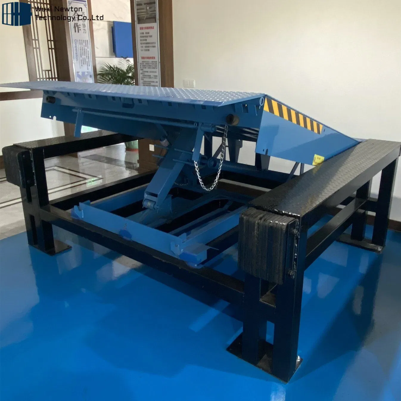 Electric Small Mechanical Type Edge Dock Leveler Swing Lip Dock Leveler for Machinery Repair Shop