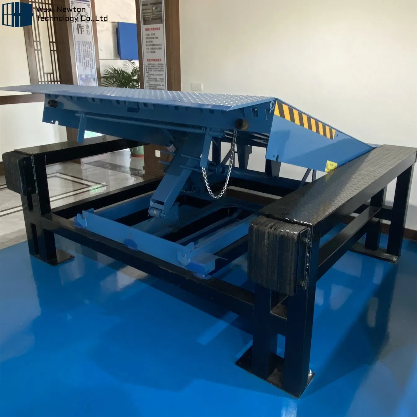 High Bearing Capacity Automatic Adjustable Exterior Edge Dock Leveler for Logistics