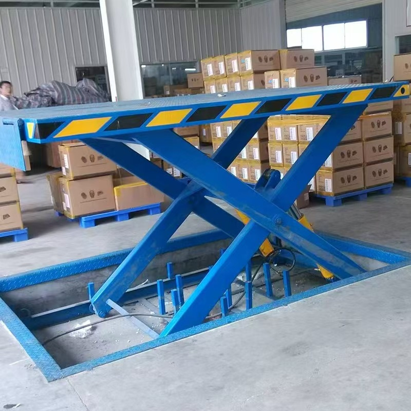 Heavy-Duty Hydraulic Lift Platform for Safe Material Handling