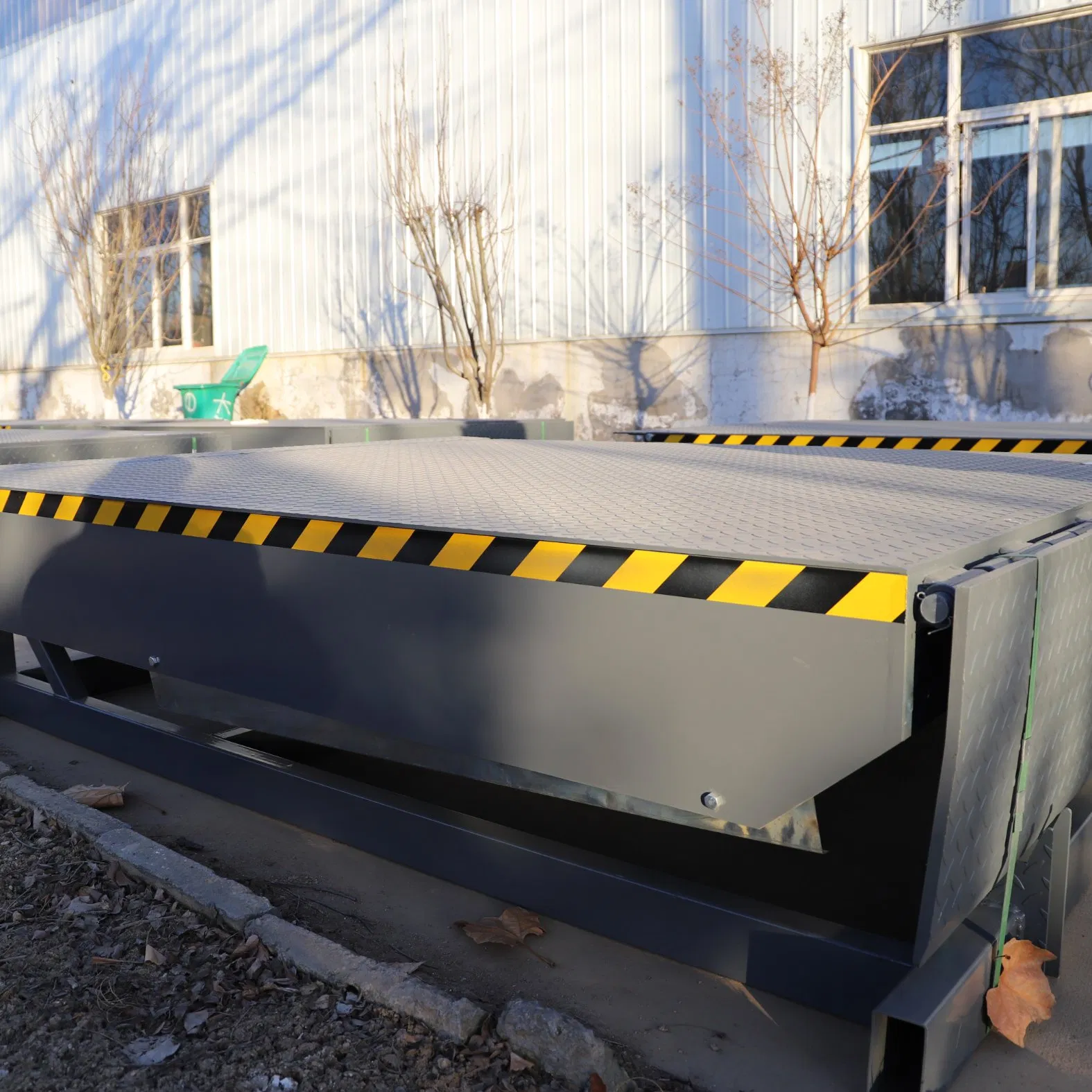 Innovative Design Edge of Dock Leveler Warehouse Dock Leveler Hydraulic Power Loading Dock Leveler for Safety