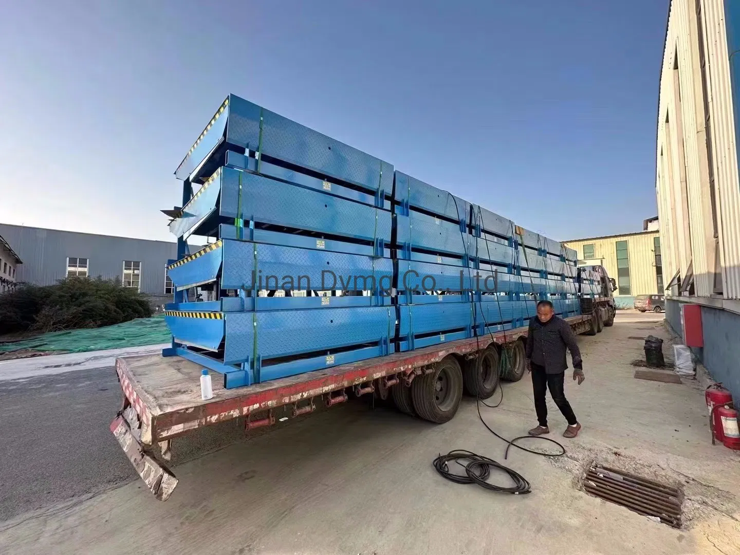 Dymg 8t Electric Automatic Stationary Dock Leveler Forklift Loading/Truck Loading and Unloading Platform