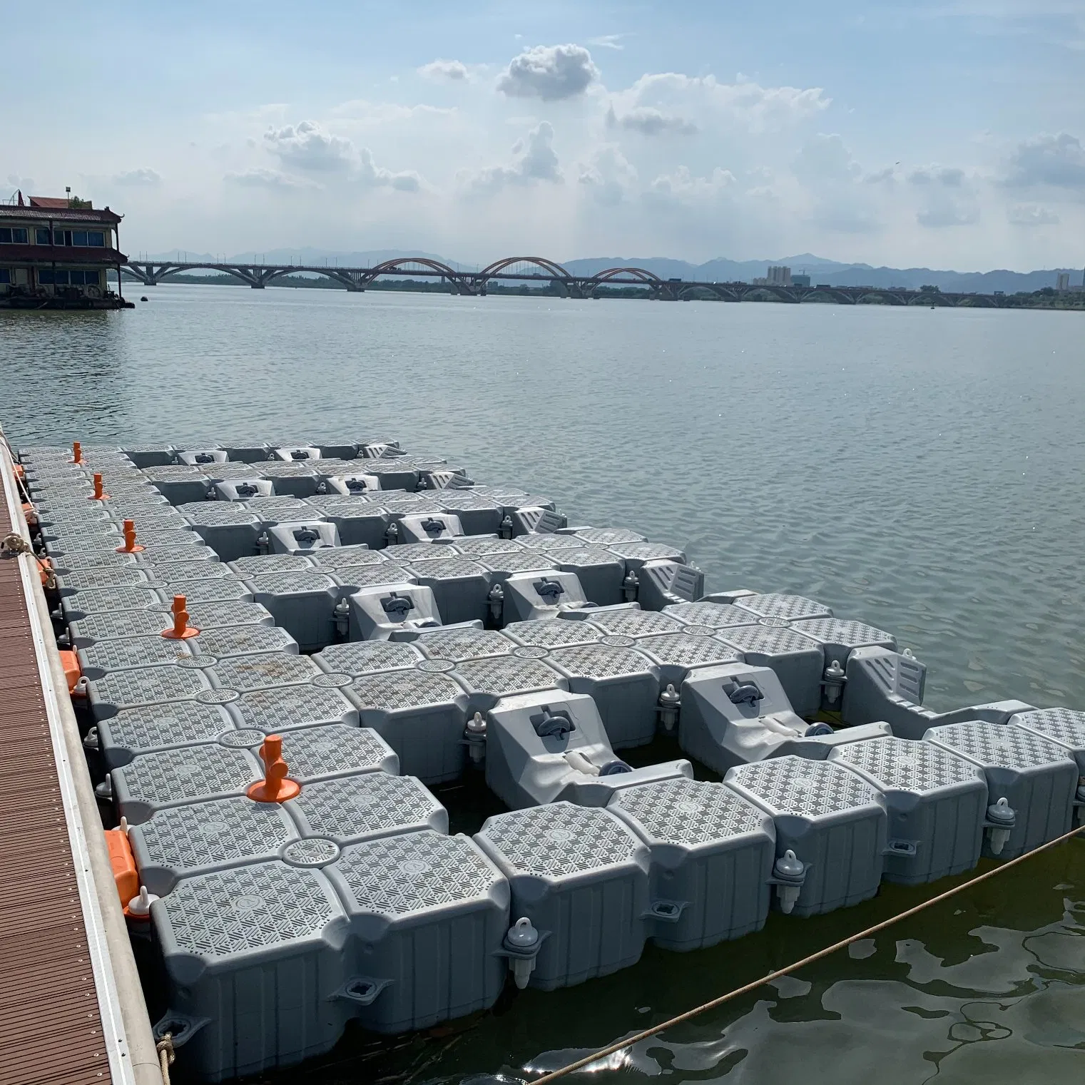 Boat Dry Docking Systems with U Shape Cubes