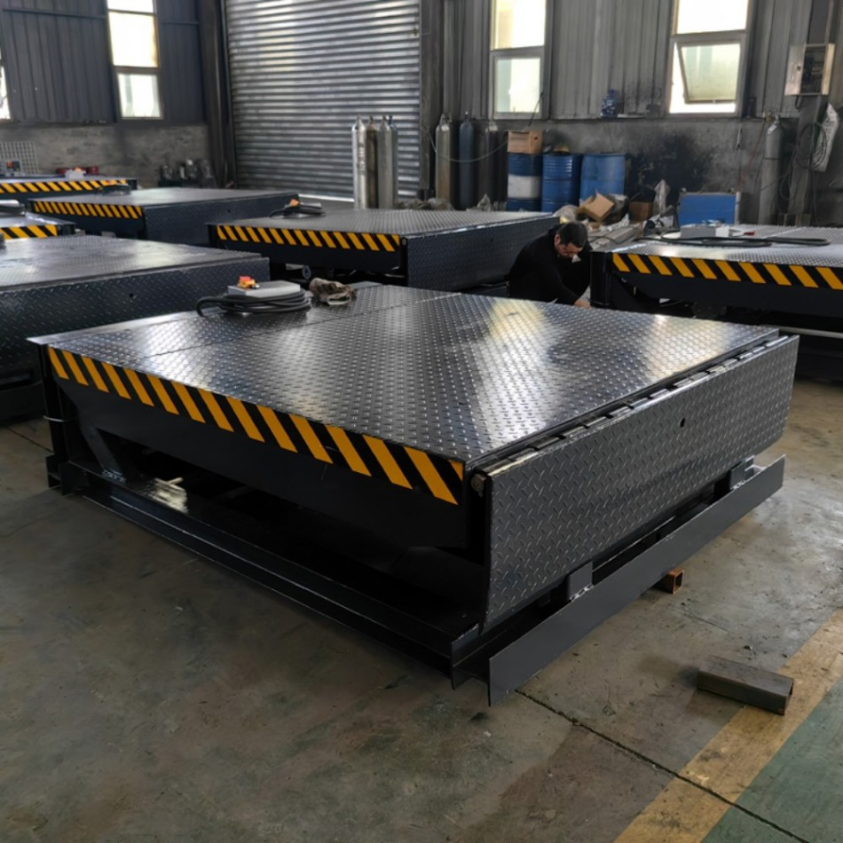 Forklift Dock Hydraulic Warehouse Fixed Container Loading and Unloading Yard Ramp Cold Storage Dock Leveler