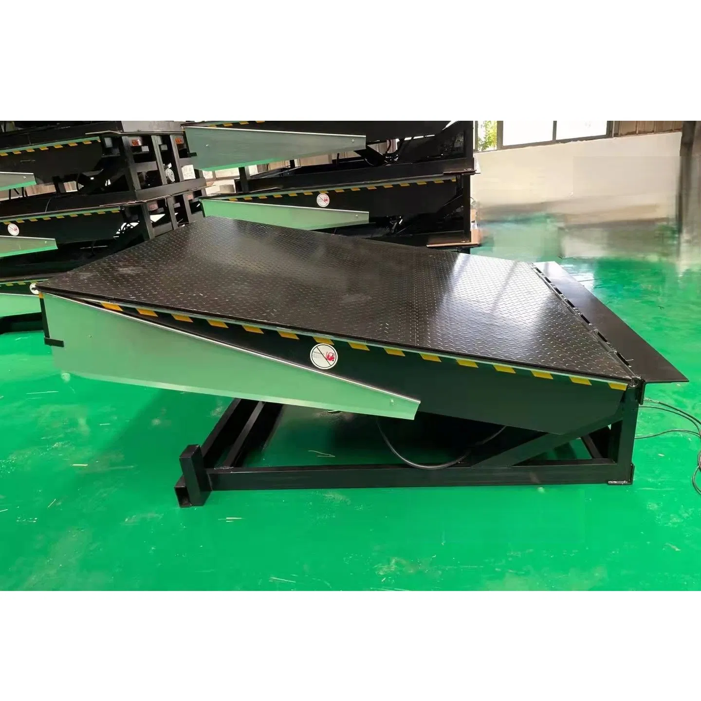 Logistics Adjustable Automatic Stationary Warehouse Loading Ramp Bay Dock Leveler Lifting Equipment