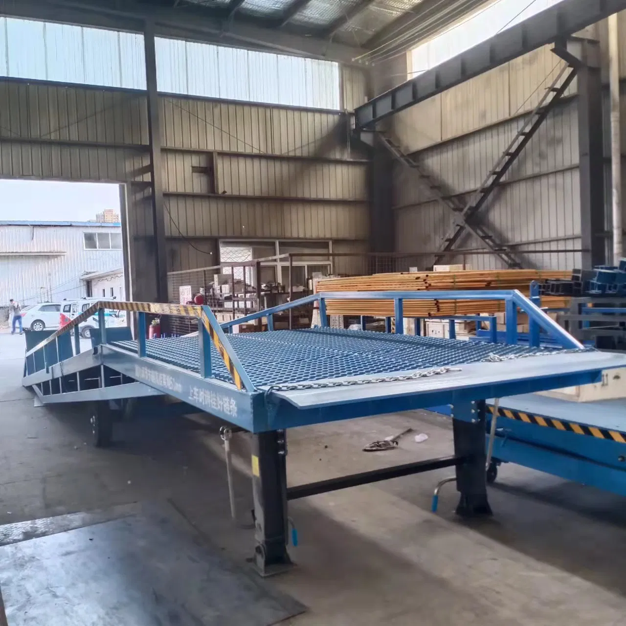 Hydraulic Dock Leveler High-Capacity Loading Dock Ramp Adjustable Dock Bridge for Warehouses Hydraulic Dock Leveler