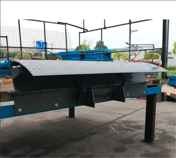 Heavy-Duty Industrial Edge Dock Leveler for Maximum Performance