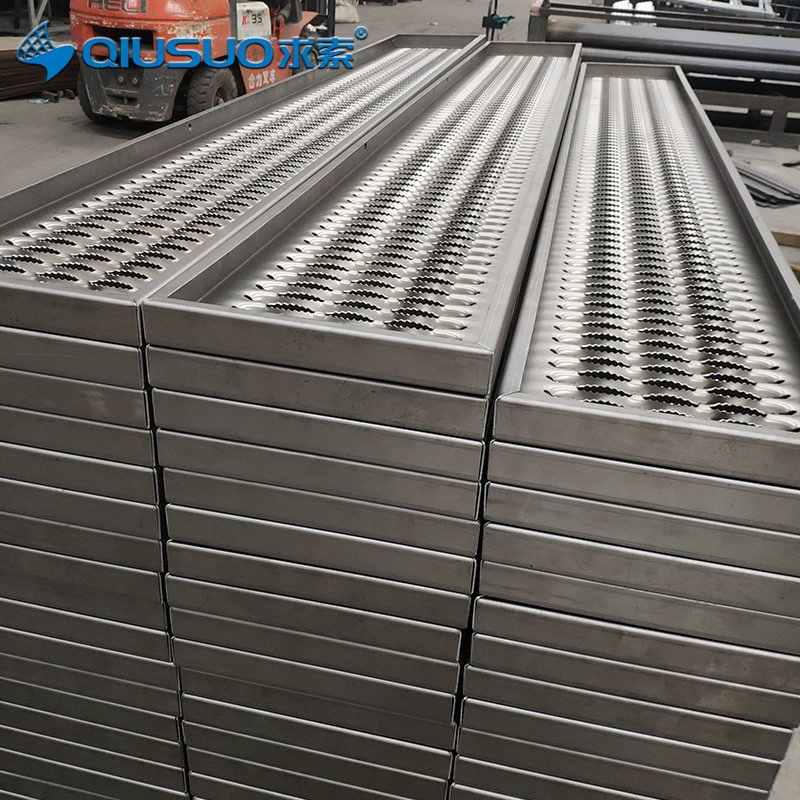 Durable Aluminum Grip Strut for Marine Dock Platforms