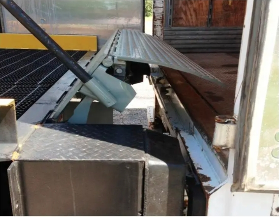 Robust Heavy-Duty Industrial Loading Dock Platform for Efficient Use