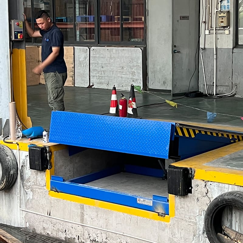 Strong Bearing Capacity 8t/15t Hydraulic Customized Size Pit Dock Leveler for Loading Bays