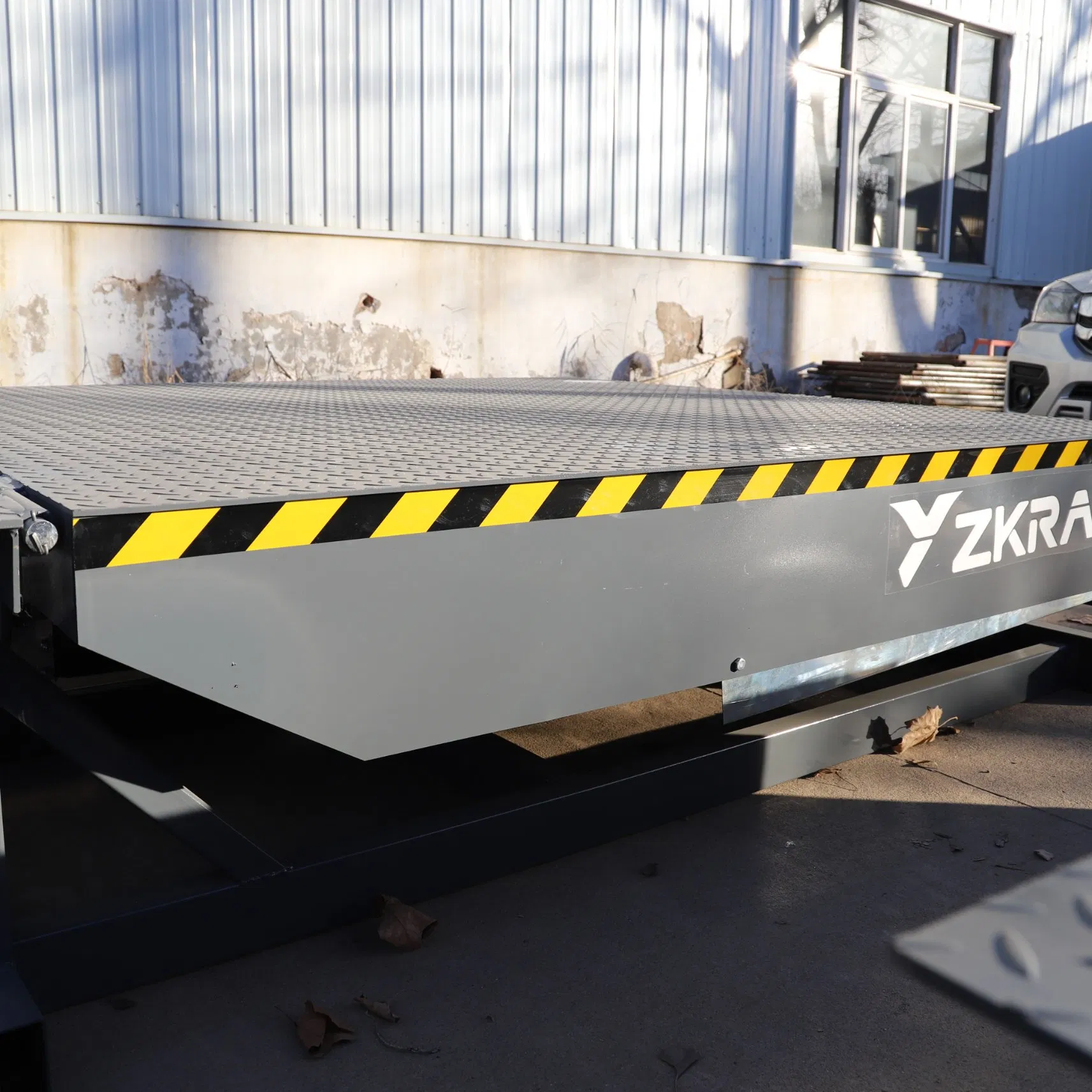 Factory Direct Stationary Hydraulic Dock Leveler System for Seamless Truck Loading Operations