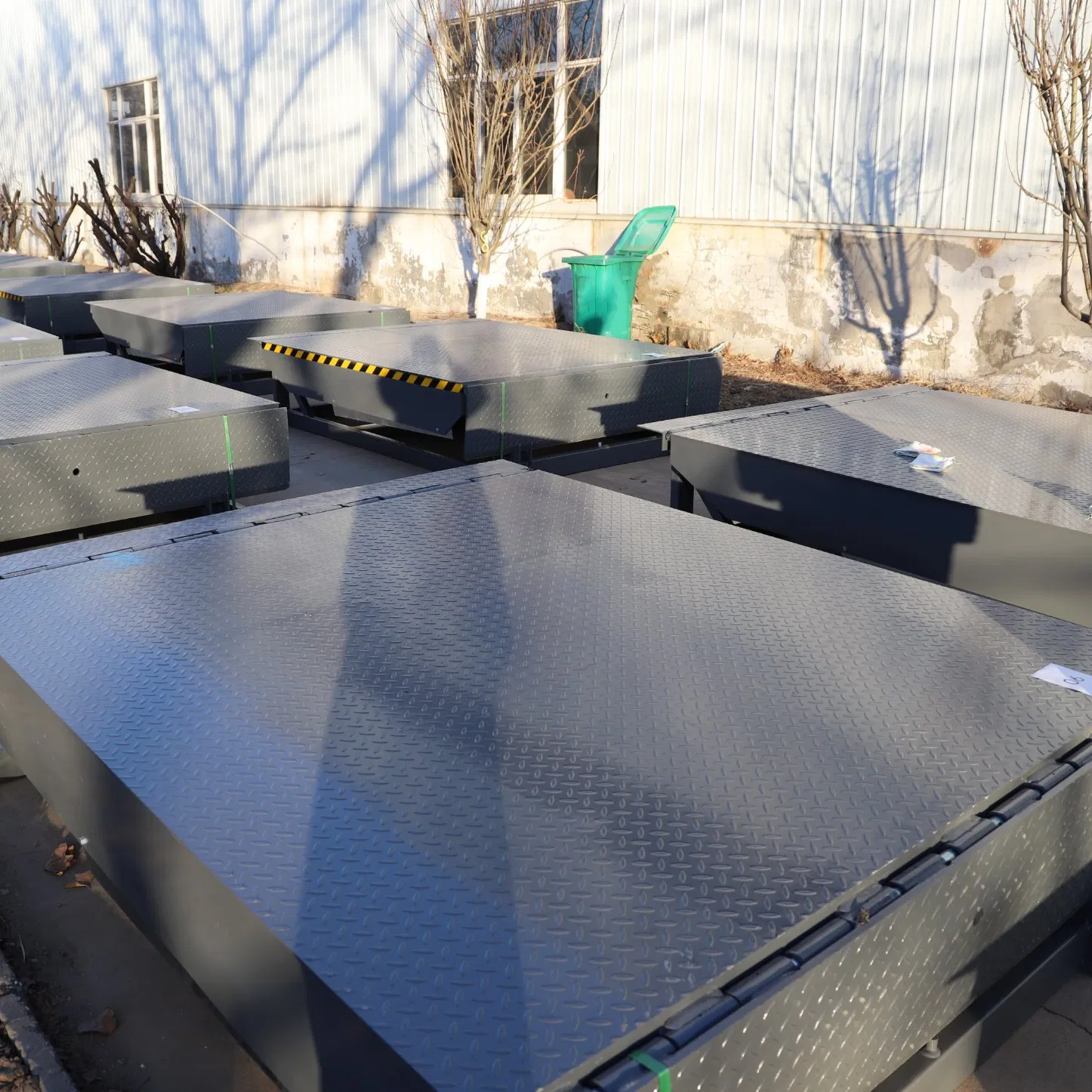 Innovative Design Edge of Dock Leveler Warehouse Dock Leveler Hydraulic Power Loading Dock Leveler for Safety