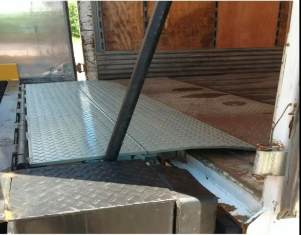 Heavy-Duty Loading Dock System for Efficient Shipping Solutions