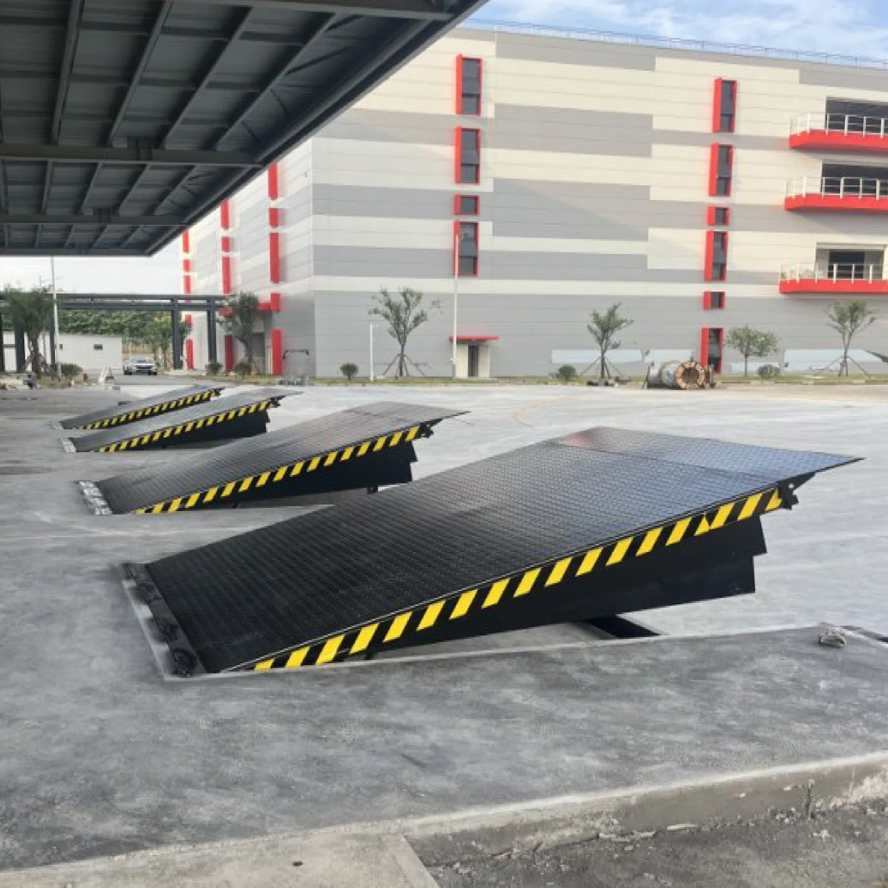 Customized Size and Loading Capacity Dock Levelers for Warehouse Loading Bays