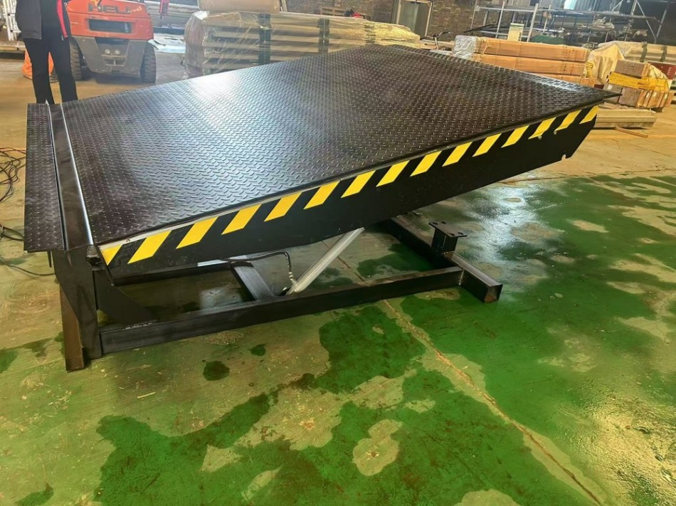 Forklift Dock Hydraulic Warehouse Fixed Container Loading and Unloading Yard Ramp Cold Storage Dock Leveler
