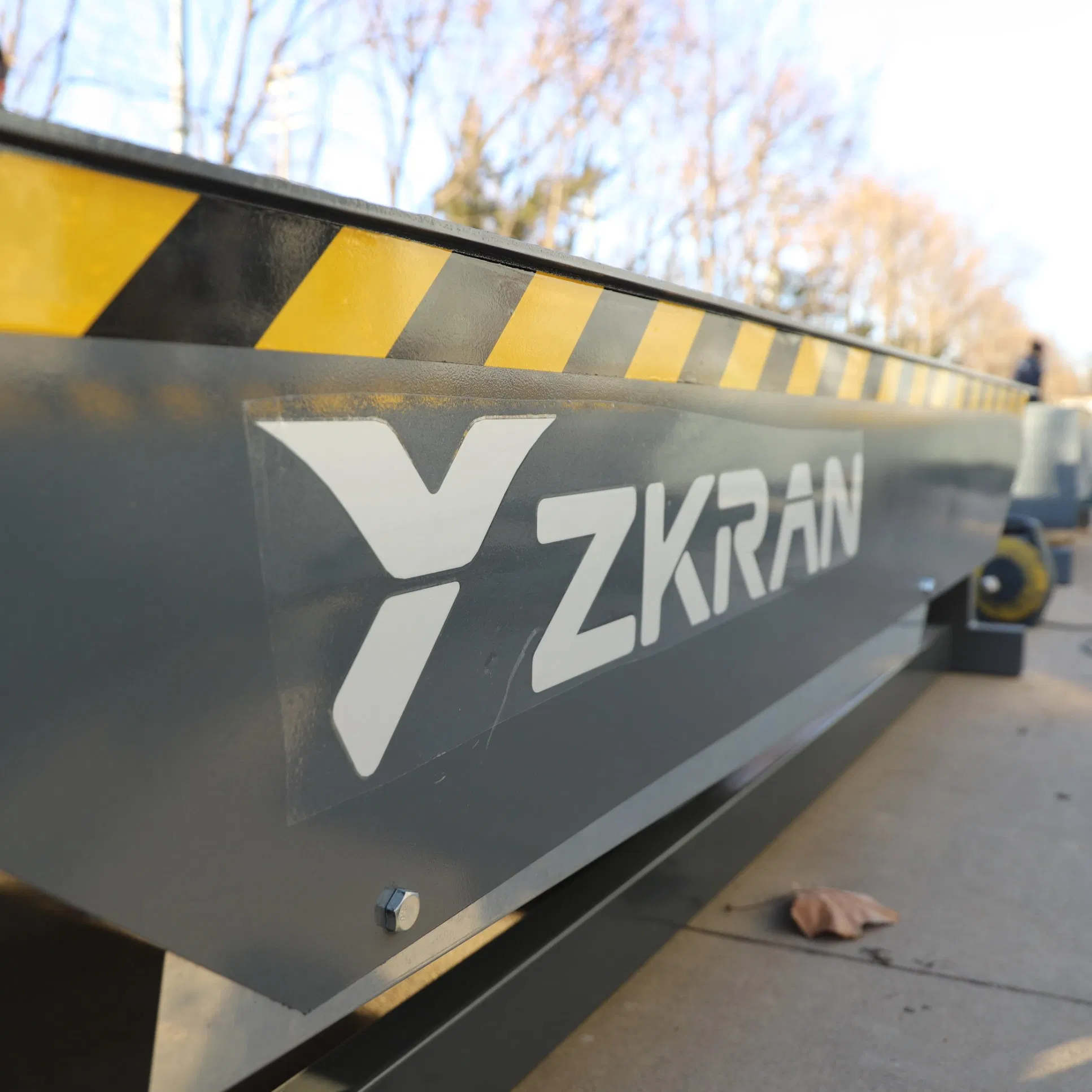 Factory Direct Stationary Hydraulic Dock Leveler System for Seamless Truck Loading Operations