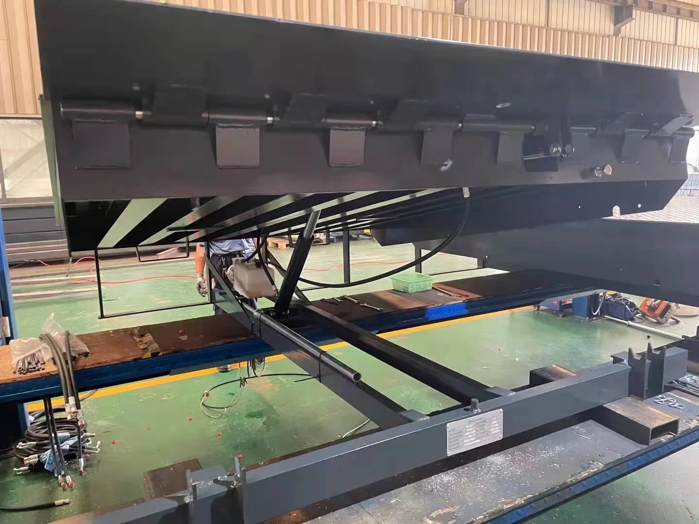 Industrial Cold Storage Electric Truck Unloading Forklift Hydraulic Tuck Container Dock Ramp Dock Leveler