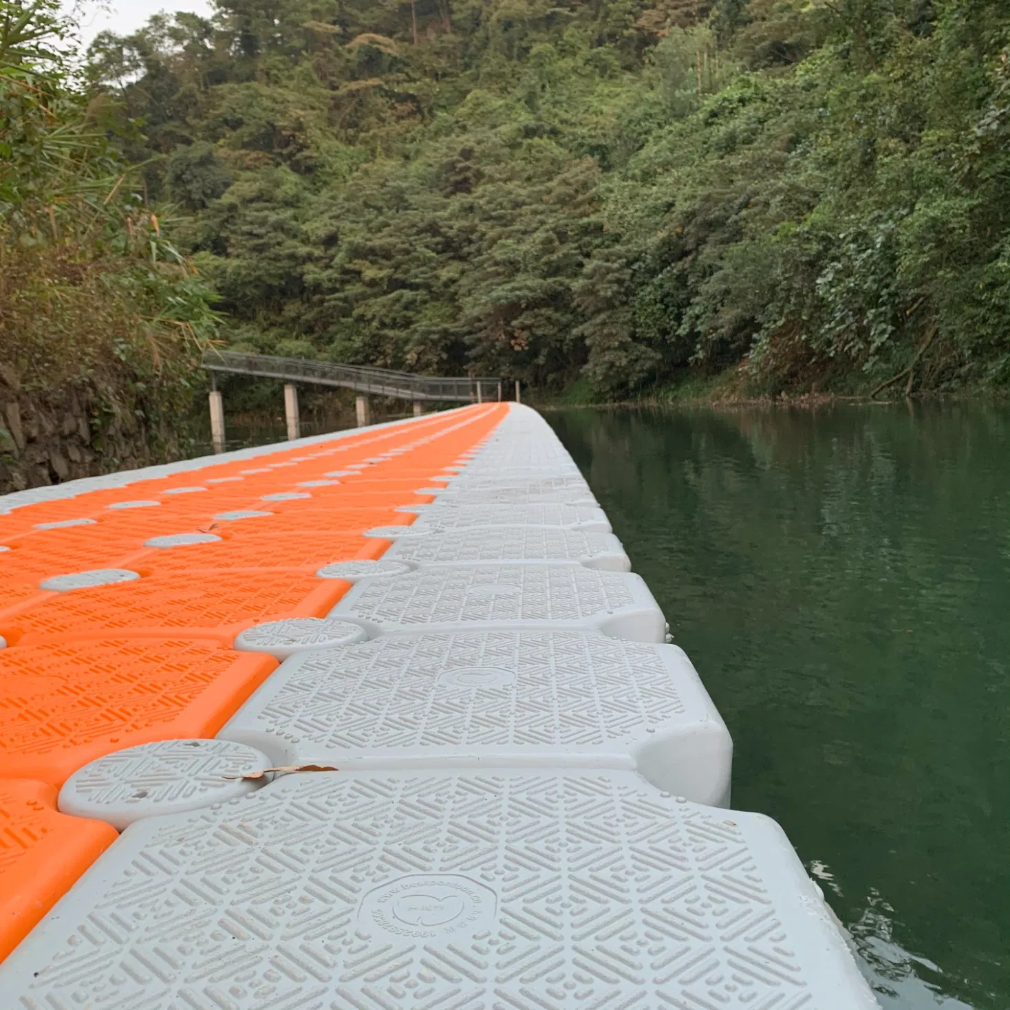 Modular Pontoon System with Floating Cubes