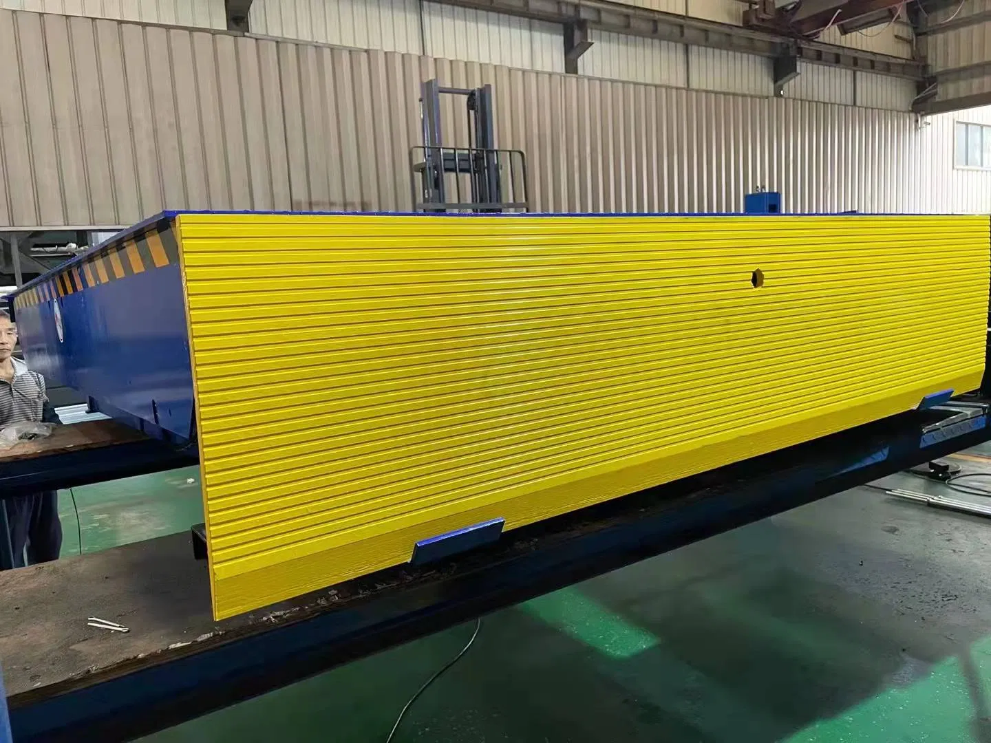 Industrial Cold Storage Electric Truck Unloading Forklift Hydraulic Tuck Container Dock Ramp Dock Leveler