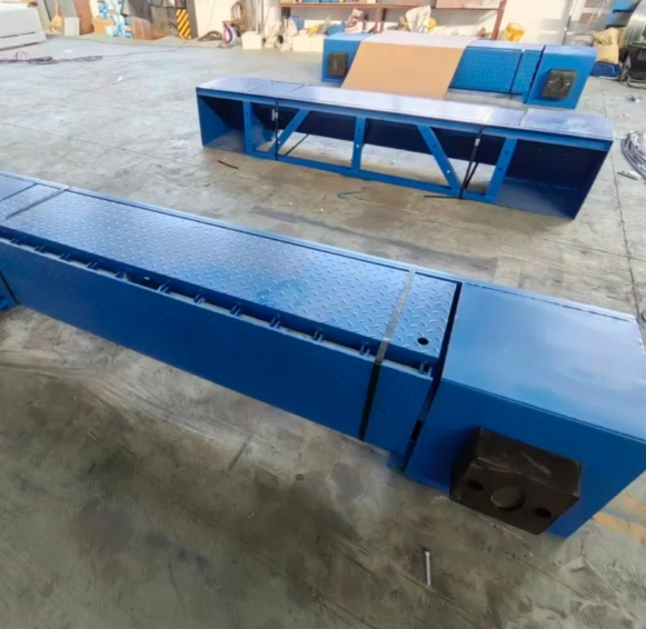 Robust Heavy-Duty Industrial Loading Dock Platform for Efficient Use