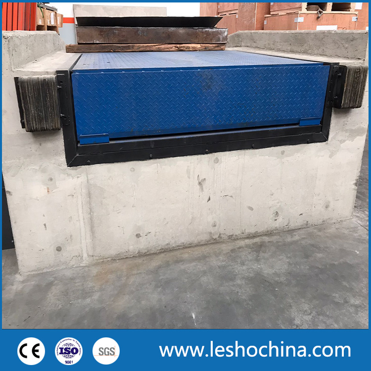Electrical Automatic Stationary Pit Retractable Swinging up Hydraulic Dock Leveller Leveler Loading Area Logistics Warehouse Forklift Platform Container Loading