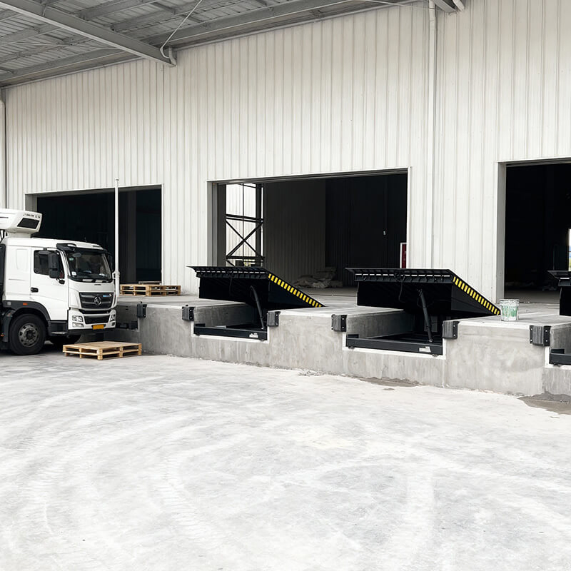 Industrial Dock Leveler with Anti-Slip Lip Plate for Safe Loading Bays