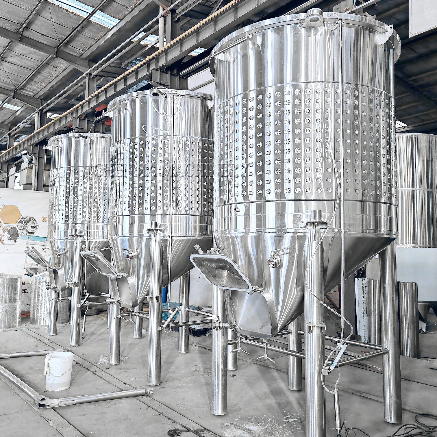 Variable capacity tank