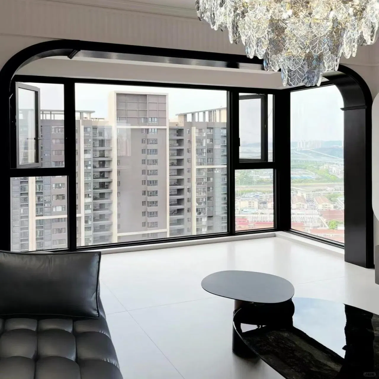 1. High-End Design American Black Security Aluminium Aluminum Sash Casement Window Vertical Glass Windows Double Hung Window for Balcony Installation