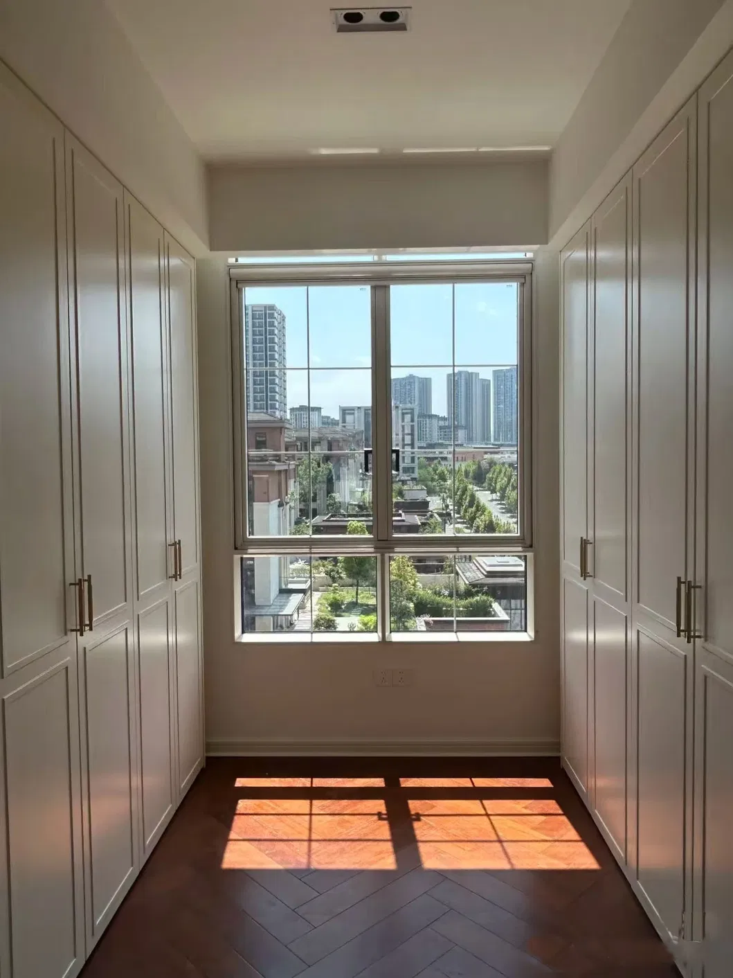 Folding Window Detail 4