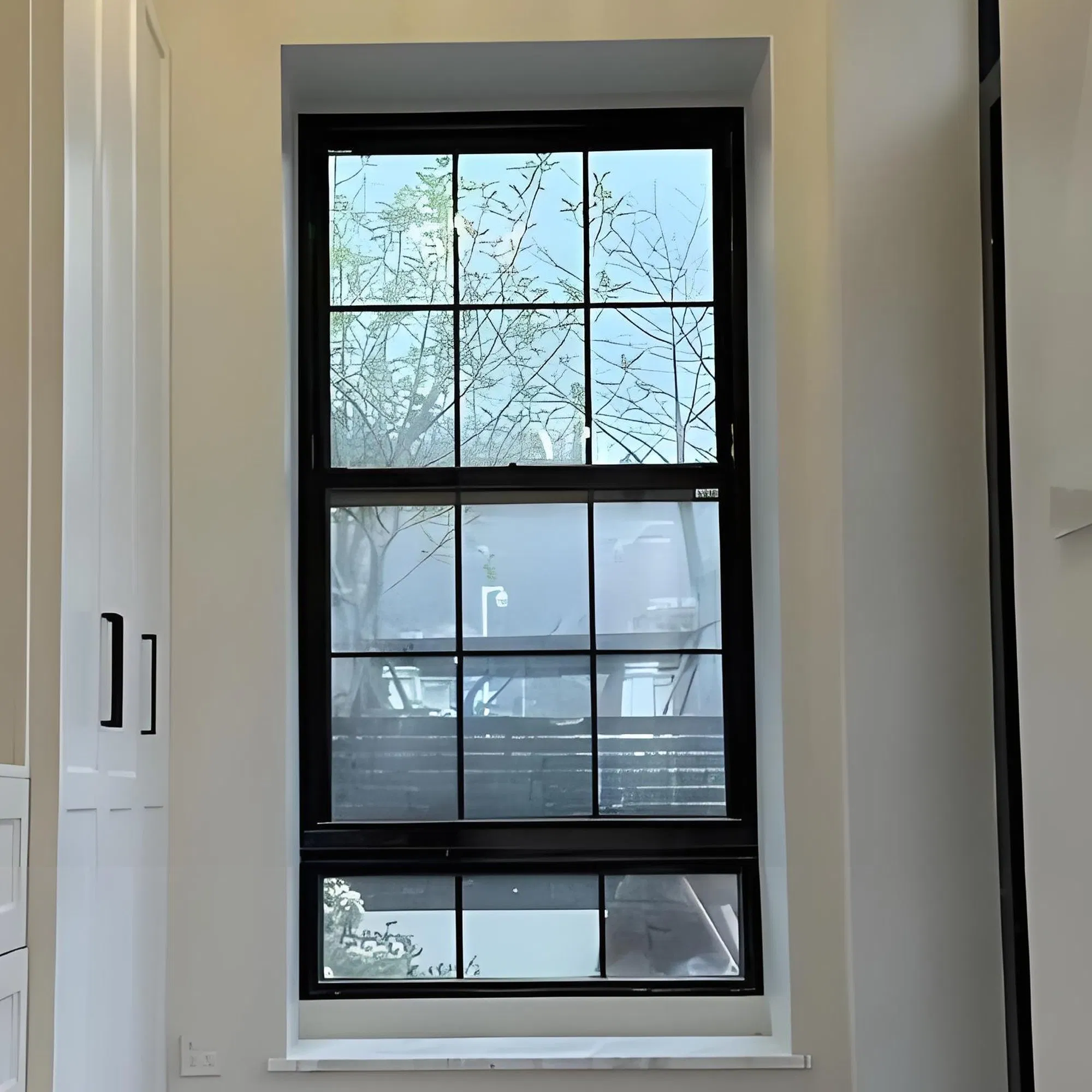 Customizable Aluminum Double-Hung Window for Tailored Spaces