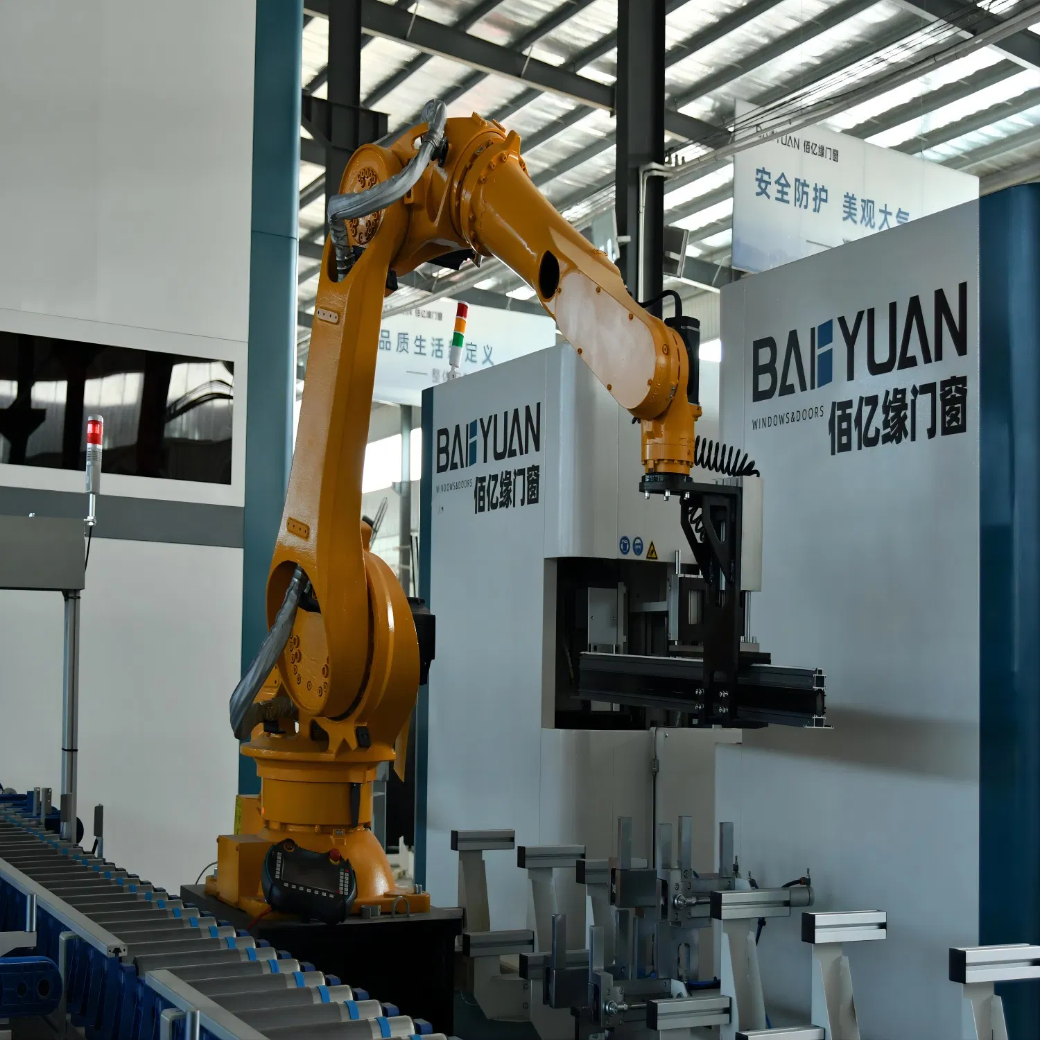 Gold Steel/High Permeability Screen Window Aluminum Casement Window with Inward-Opening Upper Sash Pivot Hinge