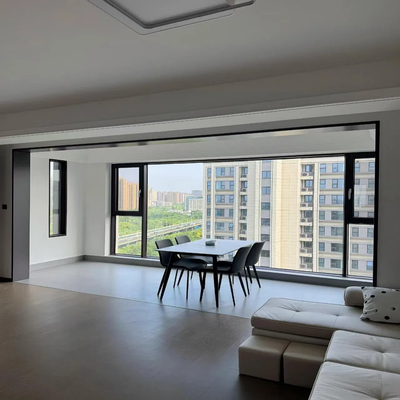 1. High-End Design American Black Security Aluminium Aluminum Sash Casement Window Vertical Glass Windows Double Hung Window for Balcony Installation