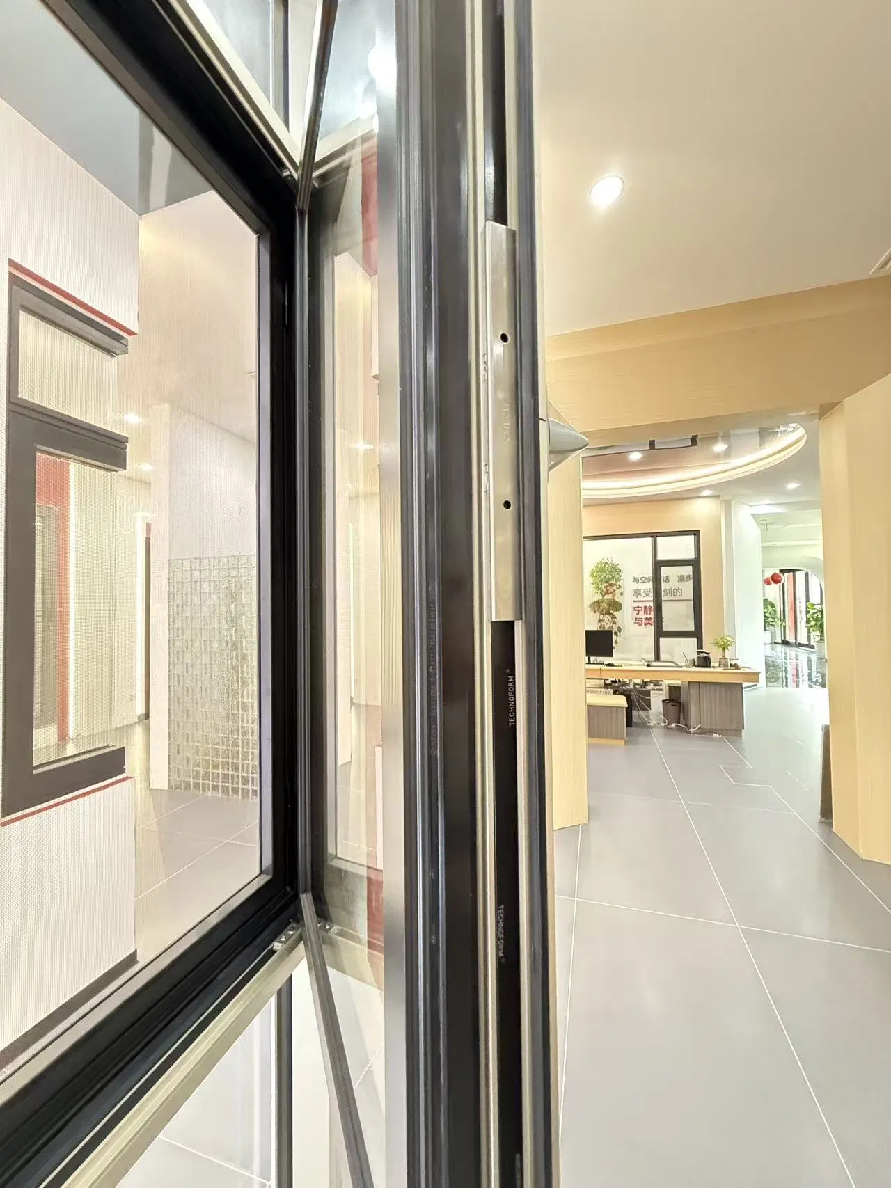 Modern Design Swing Style Aluminum Alloy Casement Window Commercial Home Building Fixed Picture Window Stainless Steel Folding