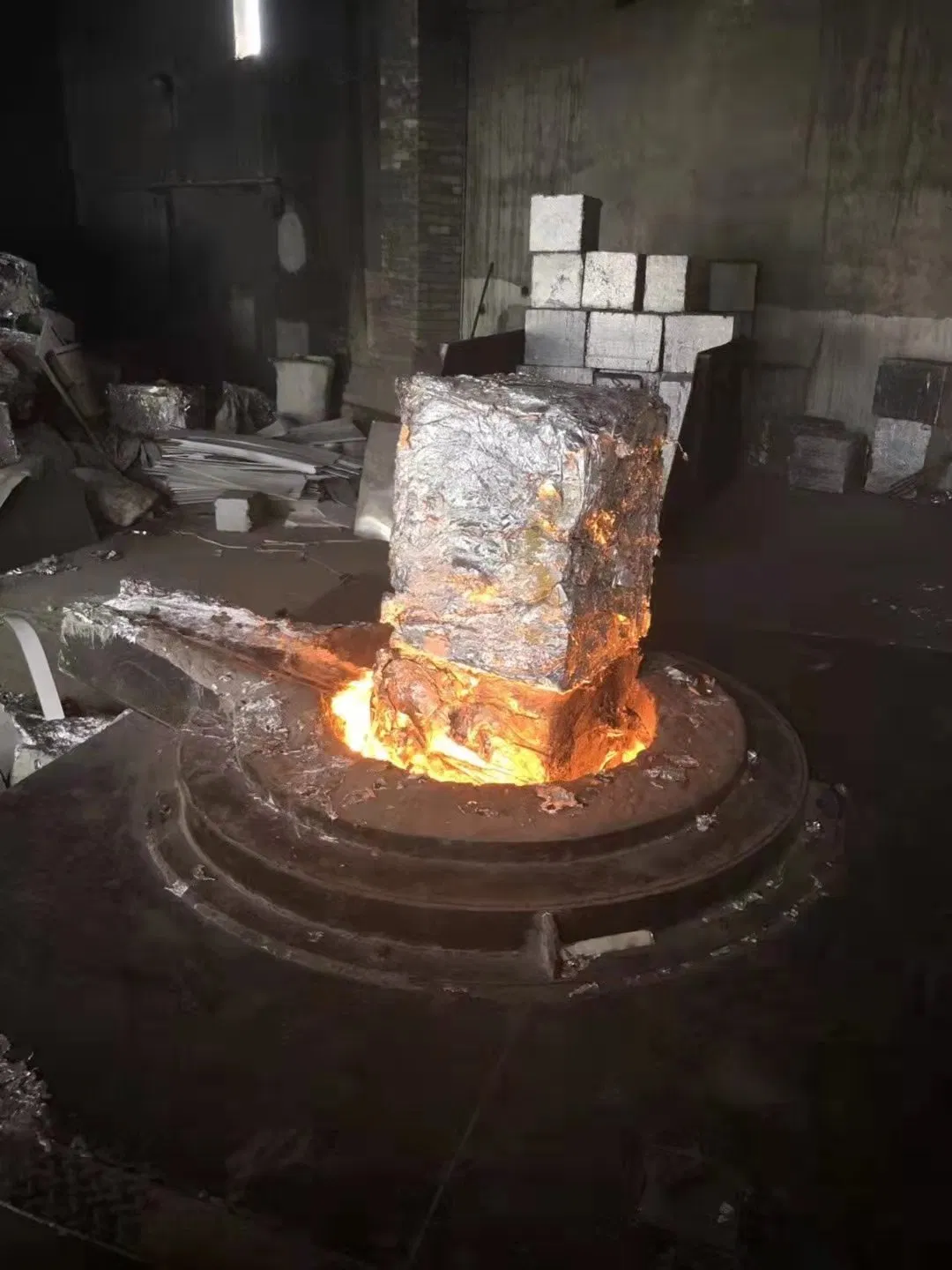 Aps Elétrica Industrial 1ton Sucata de Alumínio Cobre Latão Bronze Aço Inoxidável Fundição Forno de Fusão por Indução de Frequência Média para Fundição de Lingotes