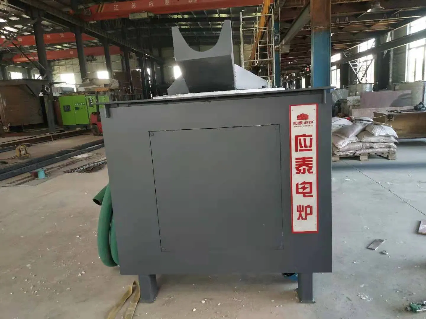 500kg Redutor de Aço Inclinável Forno de Indução de Média Frequência para Derretimento de Ferro, Cobre, Alumínio, Aço, Sucata Metálica Preço de Fábrica
