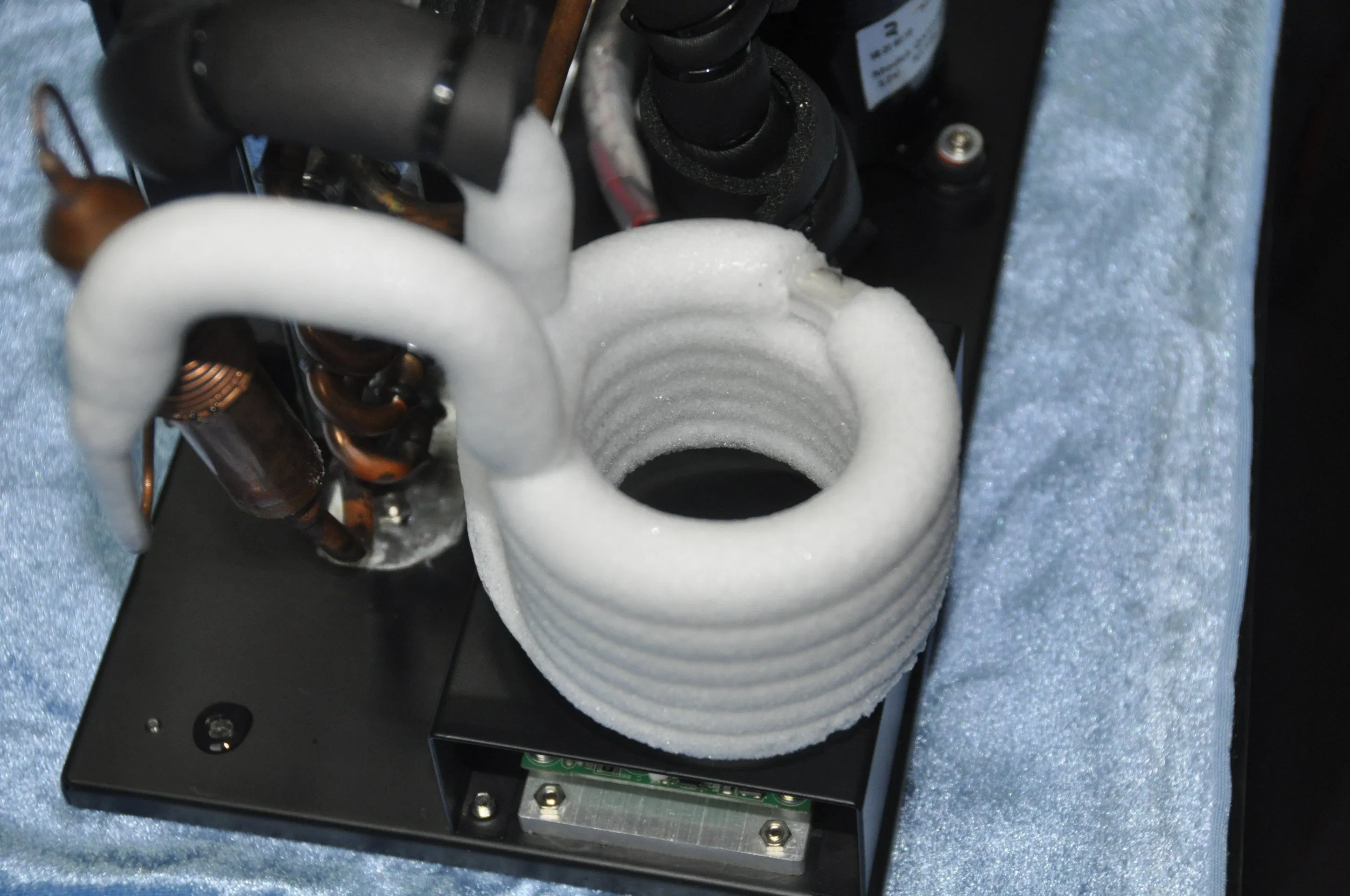 Sistema de Resfriamento Direto de Chiller Compacto de Bobina de Cobre DC 24V para Resfriamento de Água em Máquina de Laser Médico de Laboratório