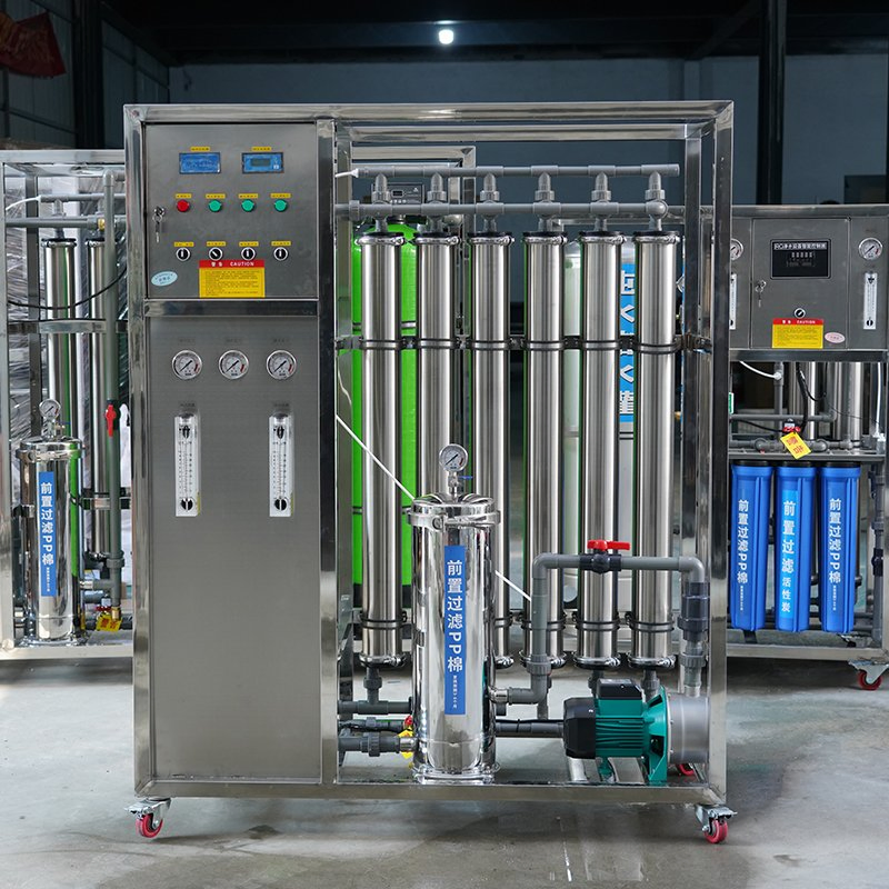 Sistema de Filtração de Água por Osmose Reversa com uma Capacidade de 1.5 Toneladas Por Hora