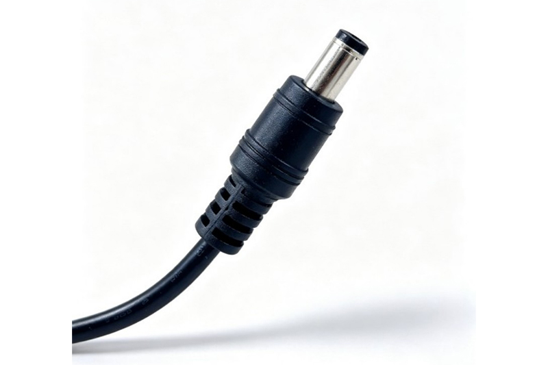 Built-in 7A Fuse for Comprehensive Safety