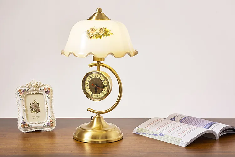 Elegant Vintage European Floral Metal Desk Lamp