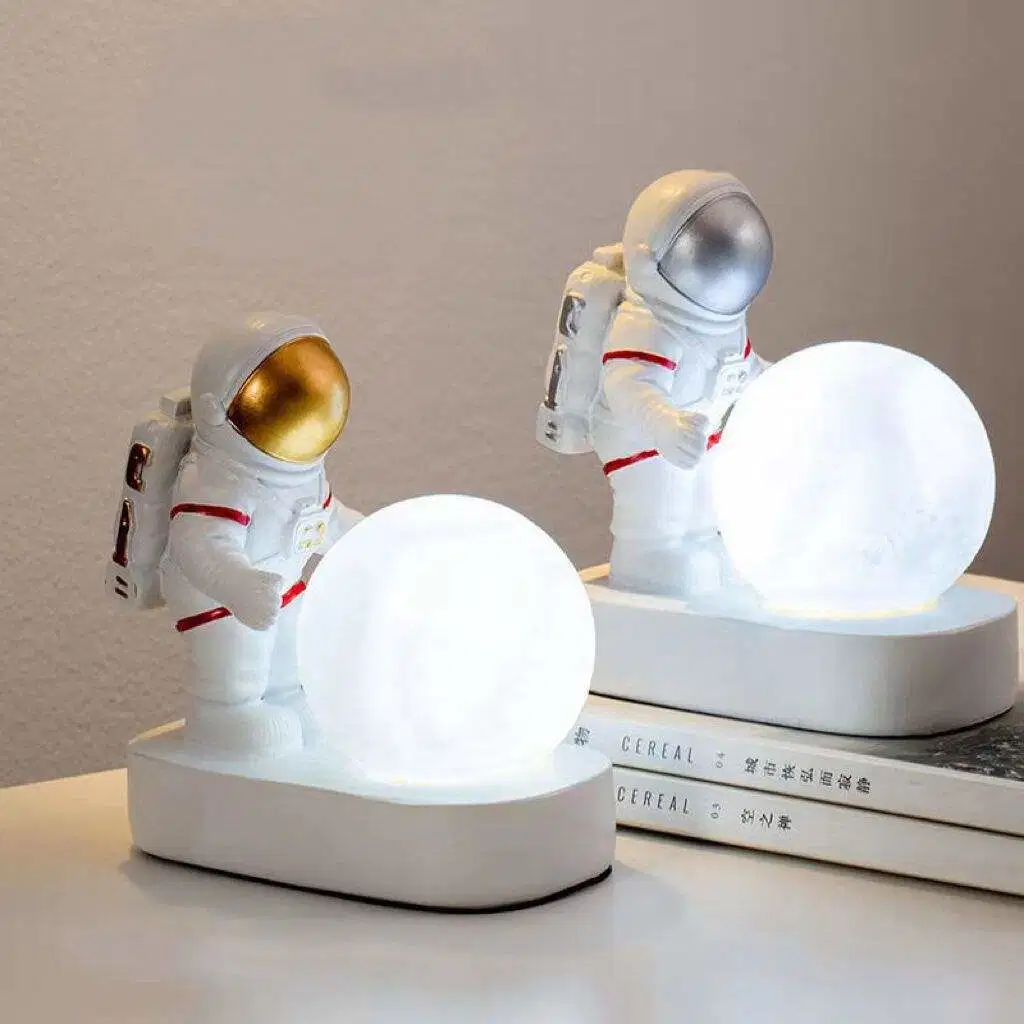 New Design Spaceman 3D Moon Lamp Astronaut Mood Table Lamp